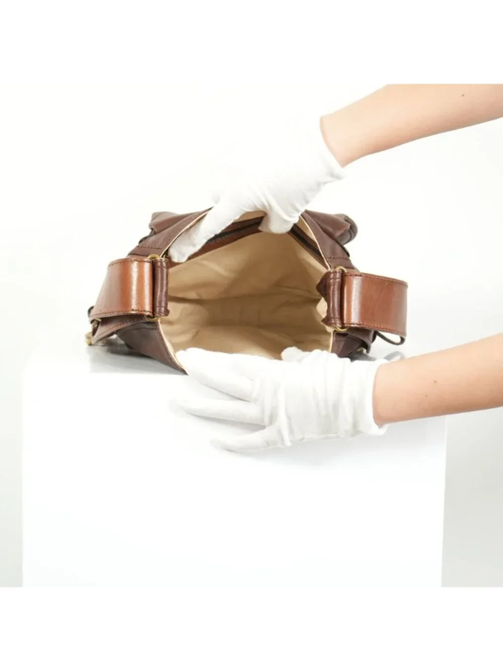 Chloe Vintage Leather Crossbody Bag - Picture 16 of 16
